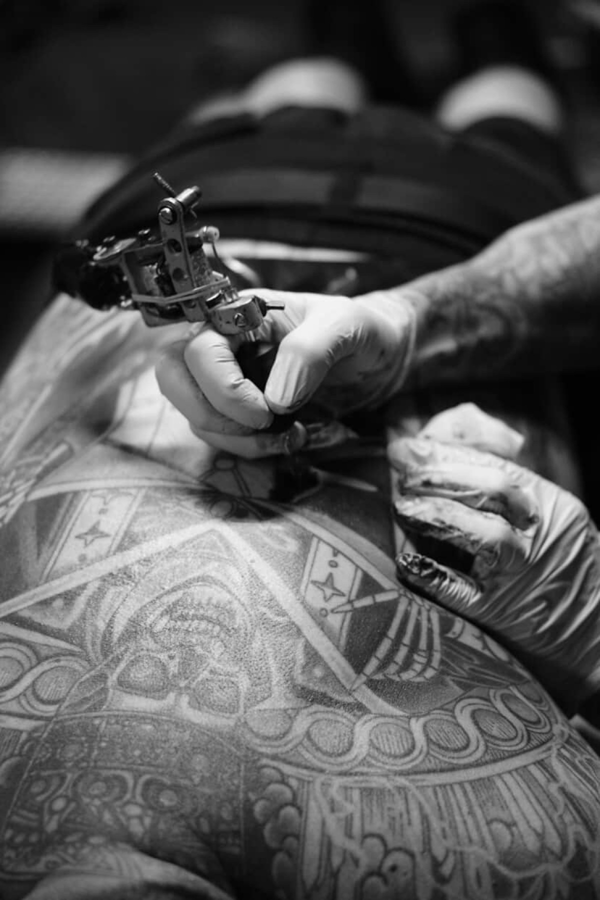 Jeff Pickens tattooing